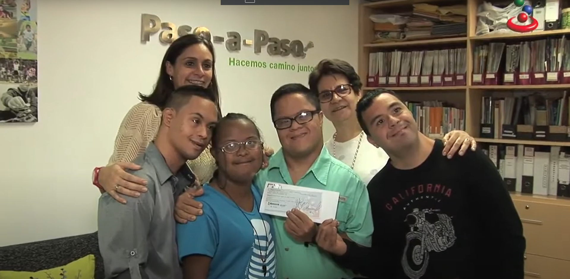 Banesco concluyó entrega de cheques por campaña Dona un regalo