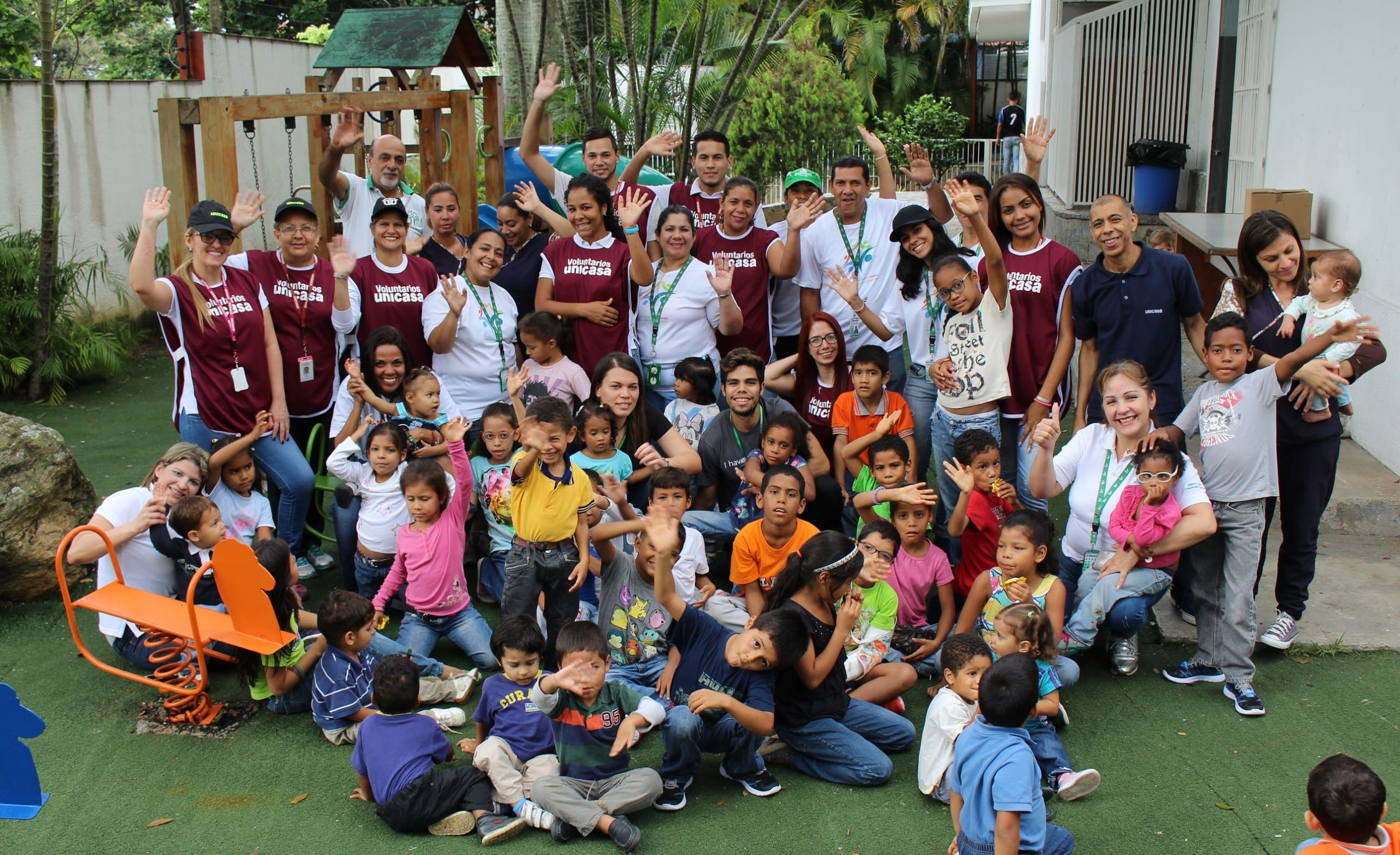 Voluntarios de Banesco y Unicasa prepararon “Arepas de colores” a los niños de Hogar Bambi