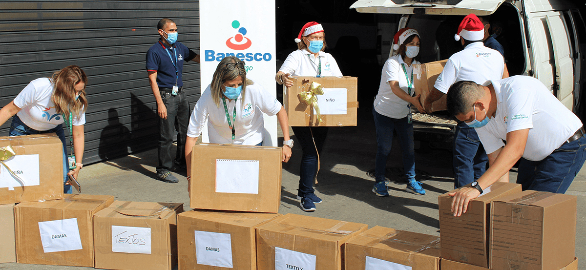 Voluntariado Banesco entregó donativo a Fundana