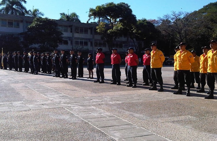 Banesco dona equipos a Bomberos de la UCV