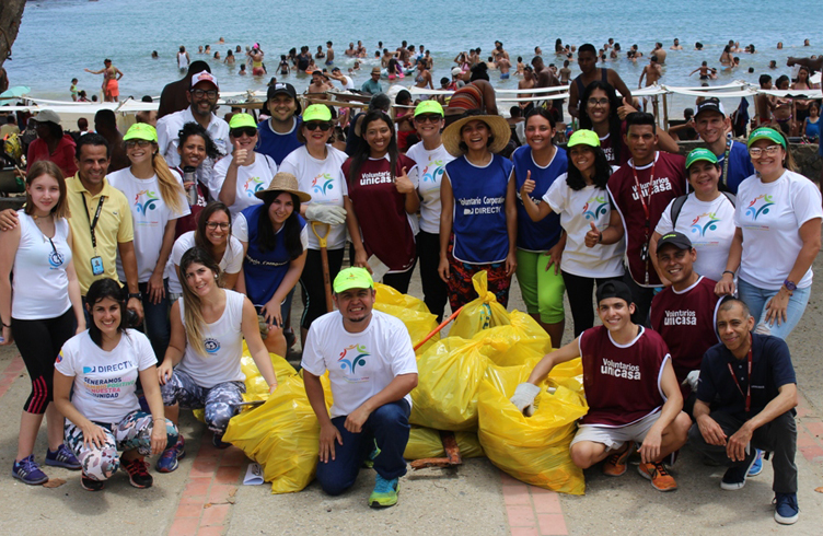 Voluntarios de Banesco, en alianza con Directv, Unicasa y Alfonzo Rivas, celebraron el Día Mundial de las Playas