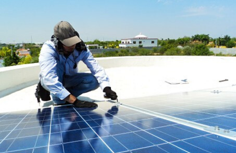 Caminar sobre placas fotovoltaicas