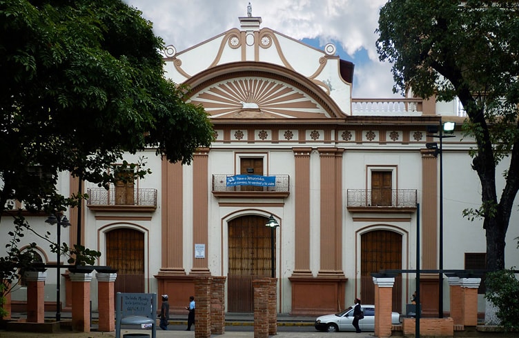 ¿Conoces la historia de la Plaza Capuchinos?