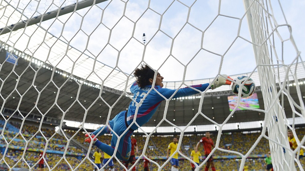 Ochoa paró a Brasil. Bélgica ganó con sus suplentes y Rusia-Corea firmaron empate