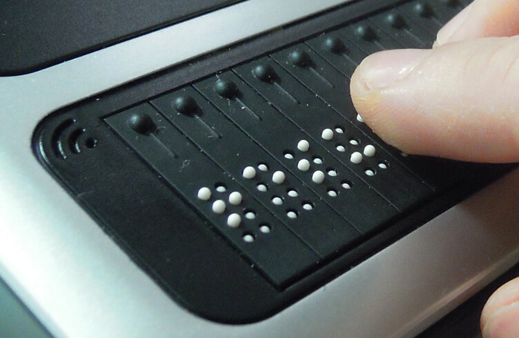 Crean dispositivo traductor de textos digitales a sistema Braille