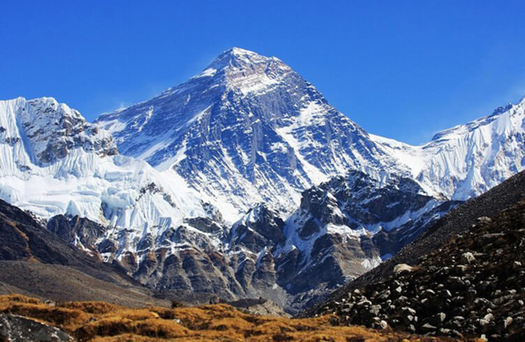 ¿Es realmente el Everest la montaña más alta del mundo?