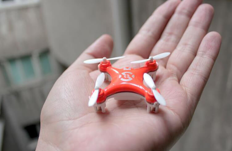 Este es el drone más pequeño del mundo