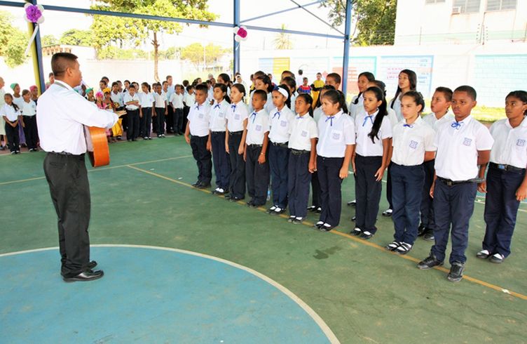 Banesco ha entregado Bs. 714,92 millonespara escuelas pertenecientes a la AVEC