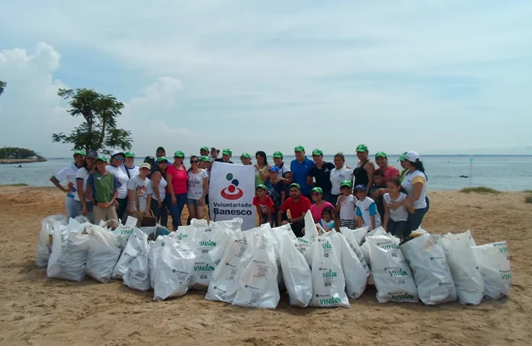 Voluntariado Banesco dijo presente en el Día Mundial de las Playas (+fotos)