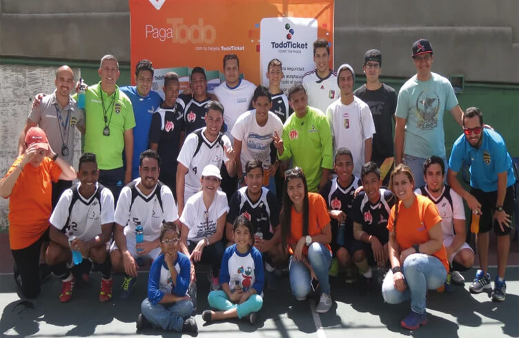 Jóvenes de Casas Don Bosco disfrutaron de un día deportivo junto a Voluntarios de TodoTicket