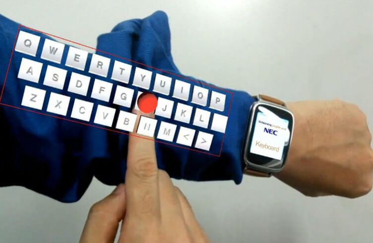 Una empresa japonesa crea un “teclado virtual” que se proyecta sobre el brazo