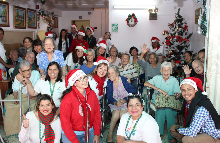 Voluntariado Banesco celebra la navidad con las personas mayores