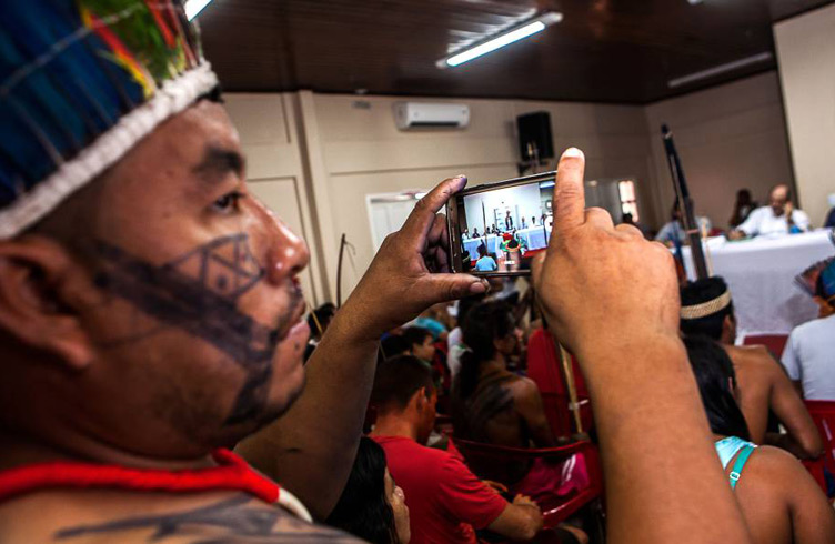 Como las nuevas tecnologías, cambiaron la vida de una remota tribu en el Amazonas