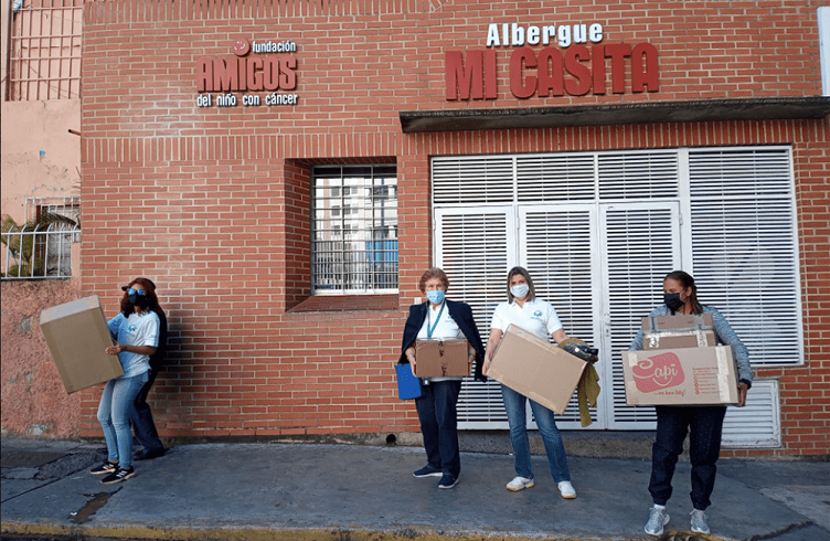 Voluntariado Banesco entrega regalos a la Fundación Amigos del Niño con Cáncer en el Día de Reyes